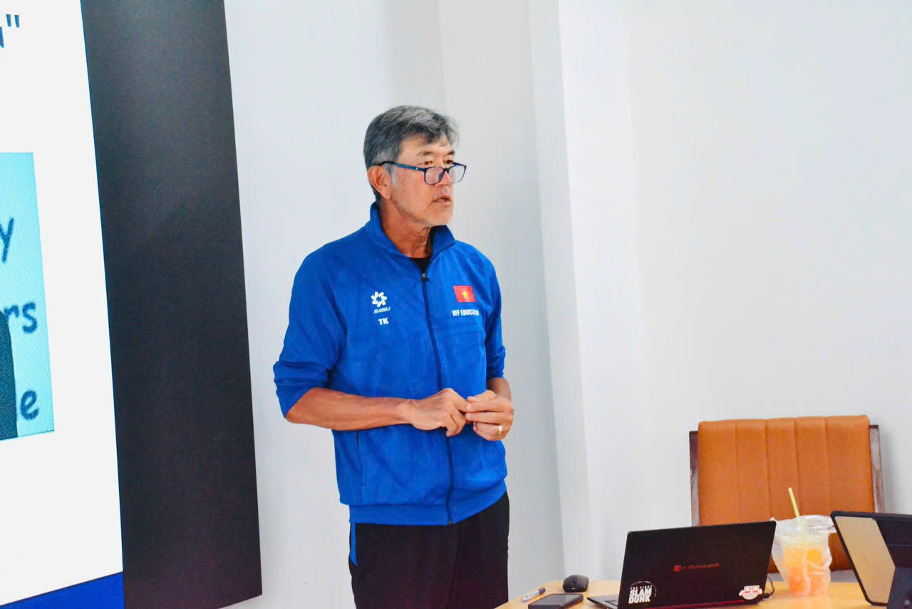 Giảng viên Koshida (Ảnh VFF)