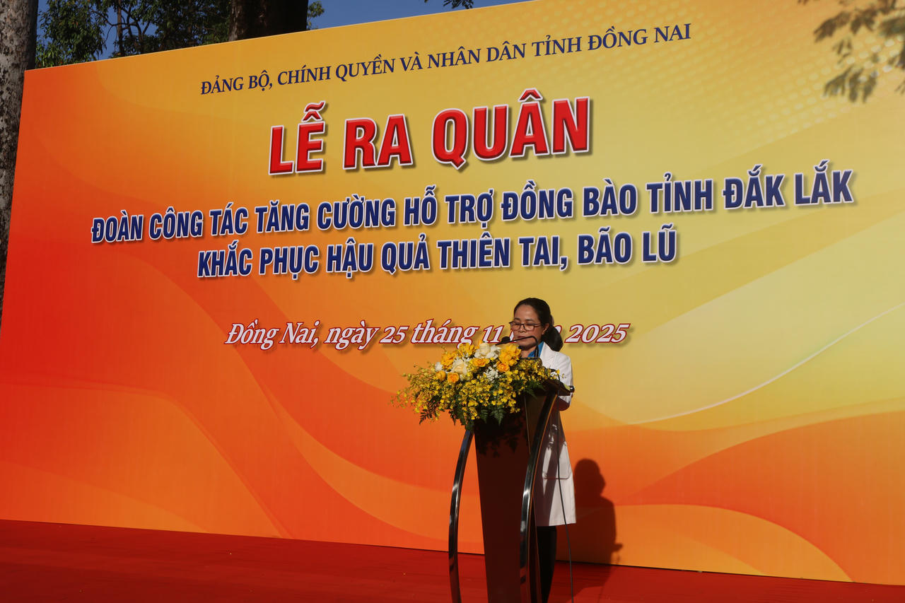 Bà Đỗ Thị Nguyên, Giám đốc Sở Y tế Đồng Nai thay mặt đoàn công tác phát biểu nhận nhiệm vụ.