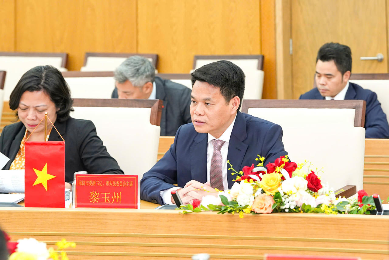 Chủ tịch UBND thành phố Lê Ngọc Châu phát biểu tại cuộc làm việc.