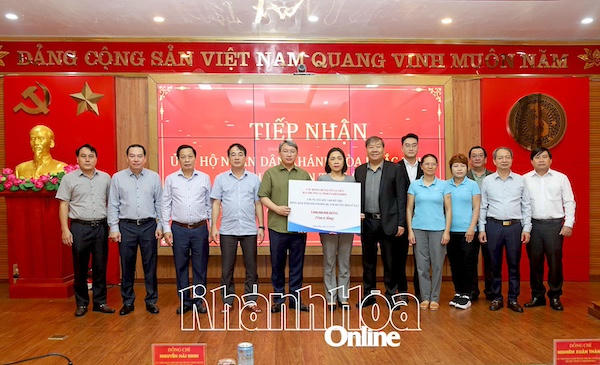 Các nguyên lãnh đạo tỉnh vận động hỗ trợ tỉnh Khánh Hòa 5 tỷ đồng khắc phục hậu quả thiên tai