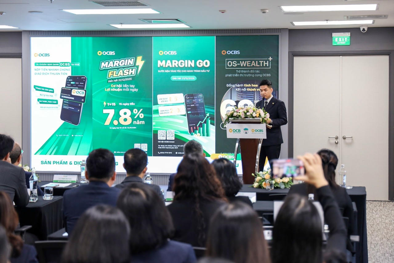 Ông Nguyễn Đức Quân Tùng – Thành viên HĐQT kiêm Tổng Giám đốc OCBS chia sẻ tại sự kiện  