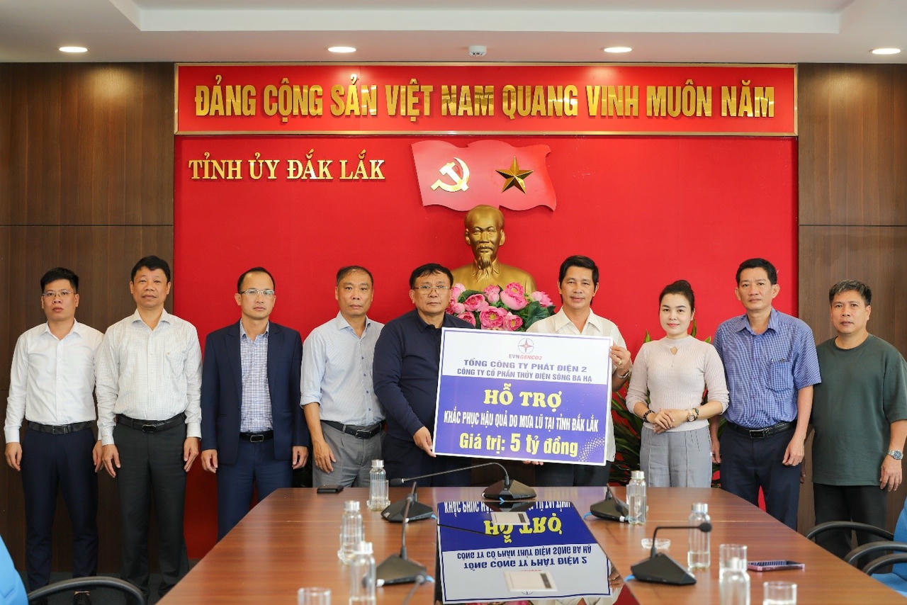 EVNGENCO2 trao hỗ trợ cho tỉnh Đắk Lắk. 