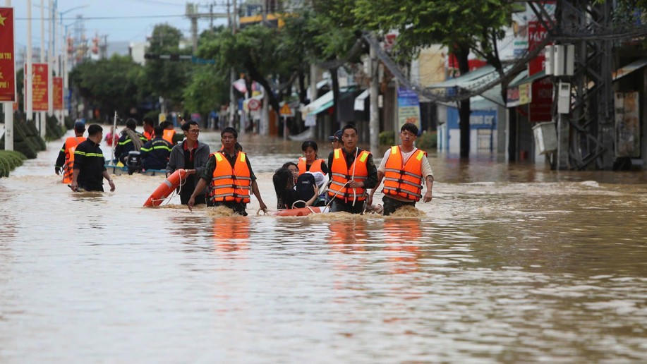 Ngân hàng khẩn trương triển khai giải pháp hỗ trợ khách hàng khắc phục hậu quả thiên tai