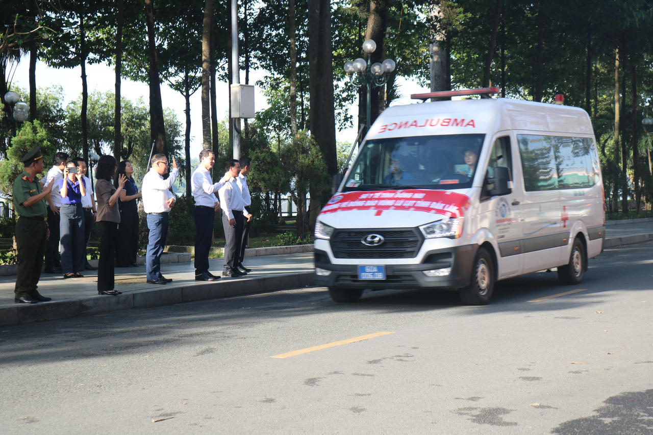 Lãnh đạo tỉnh Đồng Nai chào đoàn công tác lên đường làm nhiệm vụ.