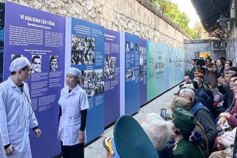 Trưng bày 'Khát vọng hòa bình' tại di tích Nhà tù Hỏa Lò 