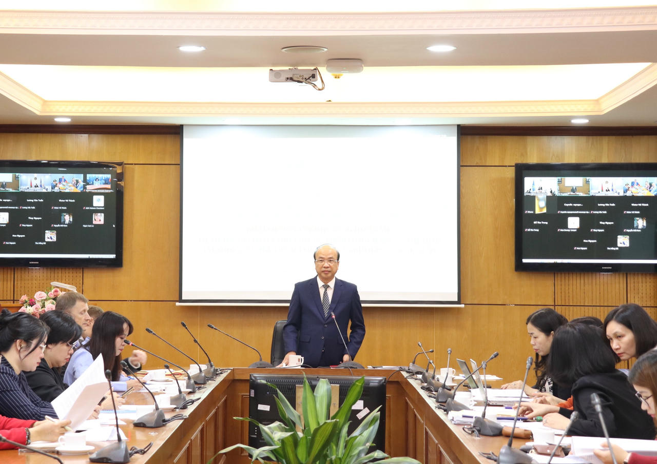 Chia sẻ kinh nghiệm trong việc hoàn thiện và thực thi pháp luật về chế định luật sư công