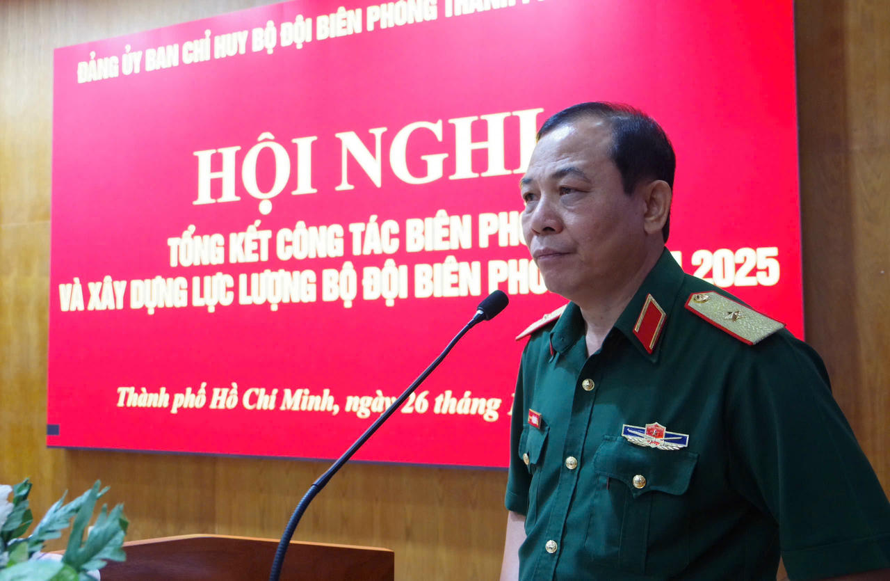 Thiếu tướng Vũ Văn Điền – Uỷ viên Ban Thường vụ Thành uỷ, Phó Bí thư Đảng uỷ Quân sự TPHCM, Tư lệnh BTL TPHCM phát biểu chỉ đạo hội nghị.