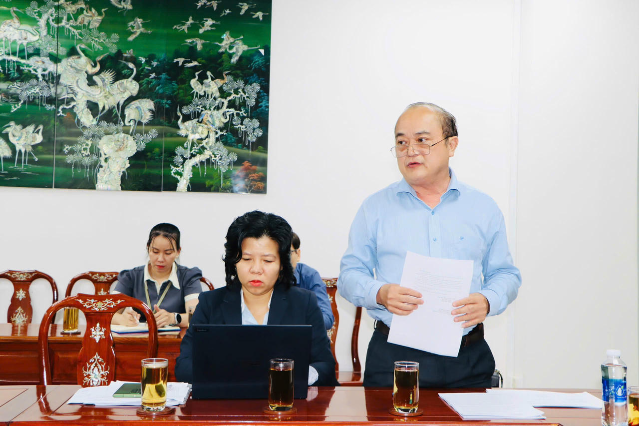 Ông Võ Hoàng Khai, Phó Giám đốc Sở KH&CN, thành viên thường trực Hội đồng, trình bày kết quả hoạt động năm 2025.