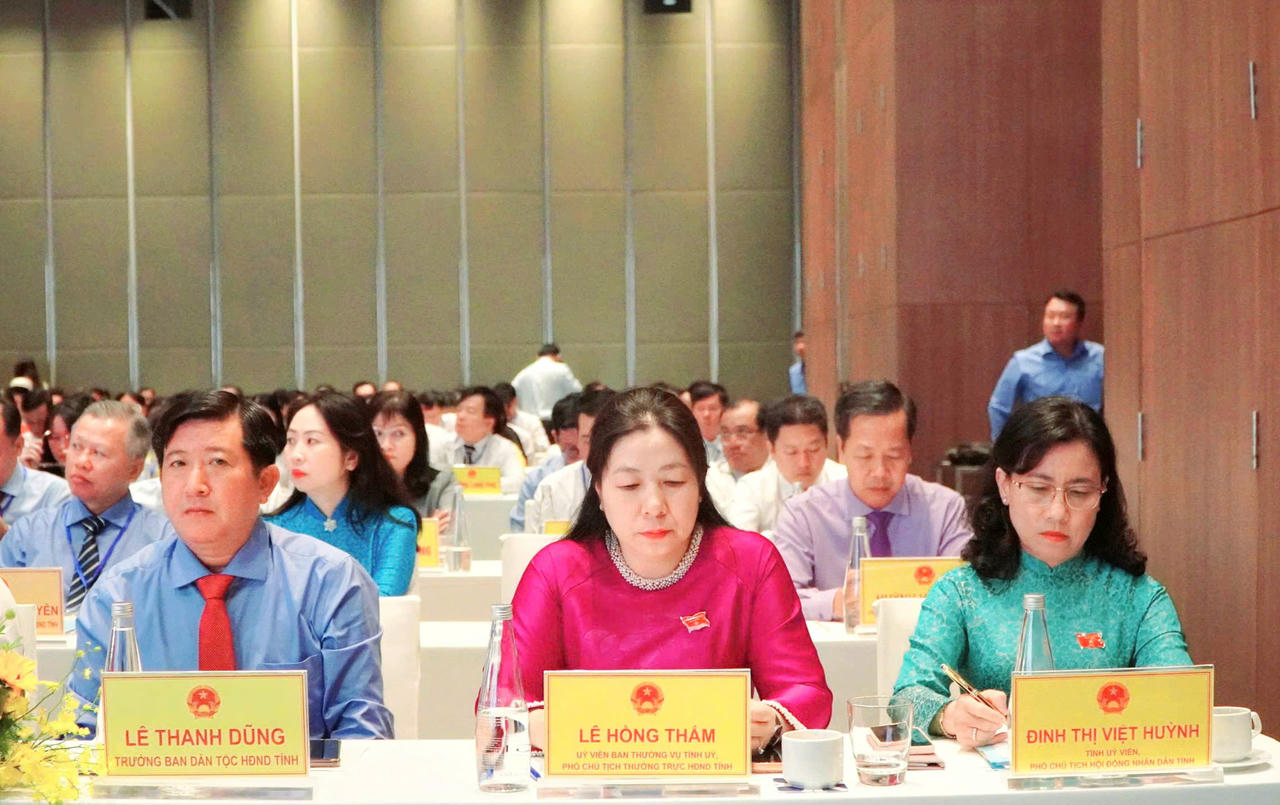 Đại biểu tham dự Hội nghị.