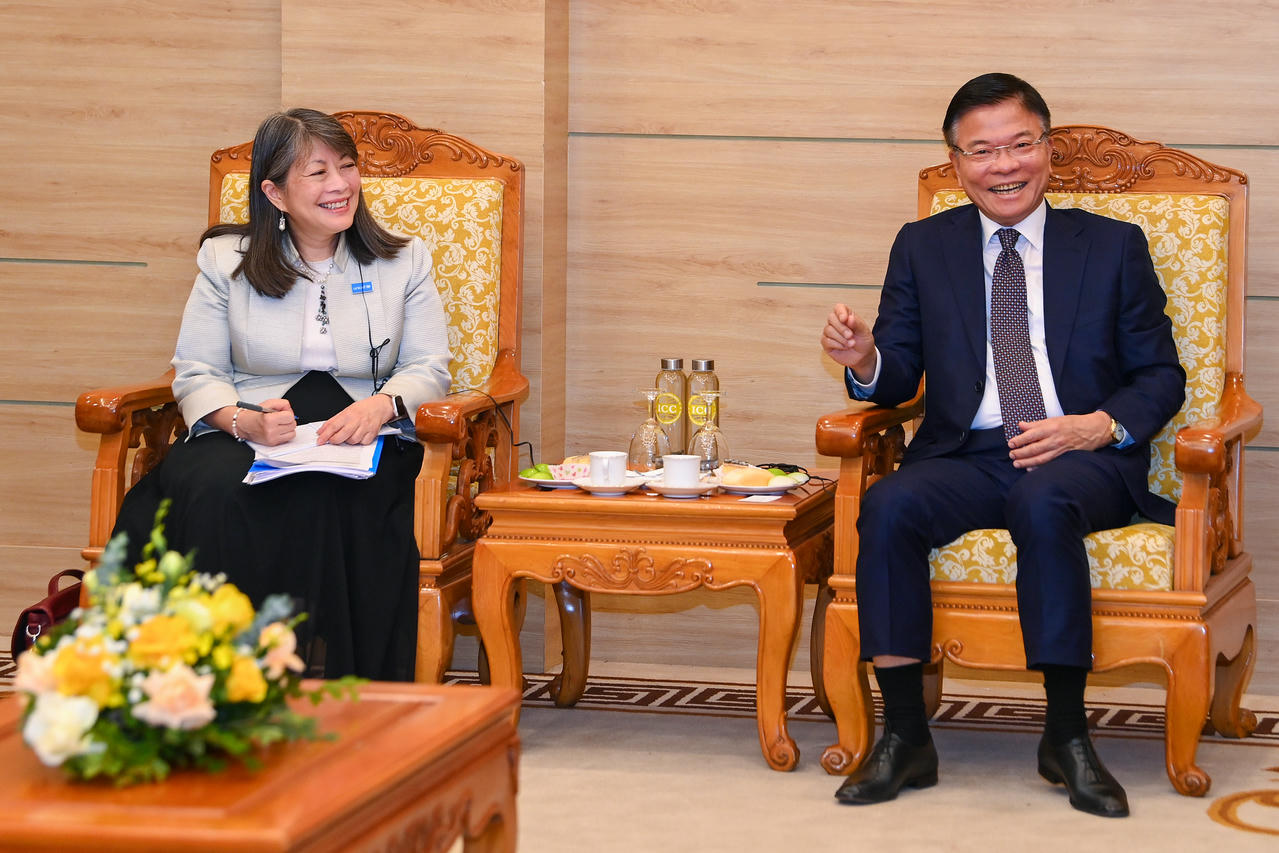 Phó Thủ tướng Chính phủ Lê Thành Long tiếp chào xã giao Giám đốc UNICEF khu vực Đông Á- Thái Bình Dương. (Nguồn: Bộ Y tế)