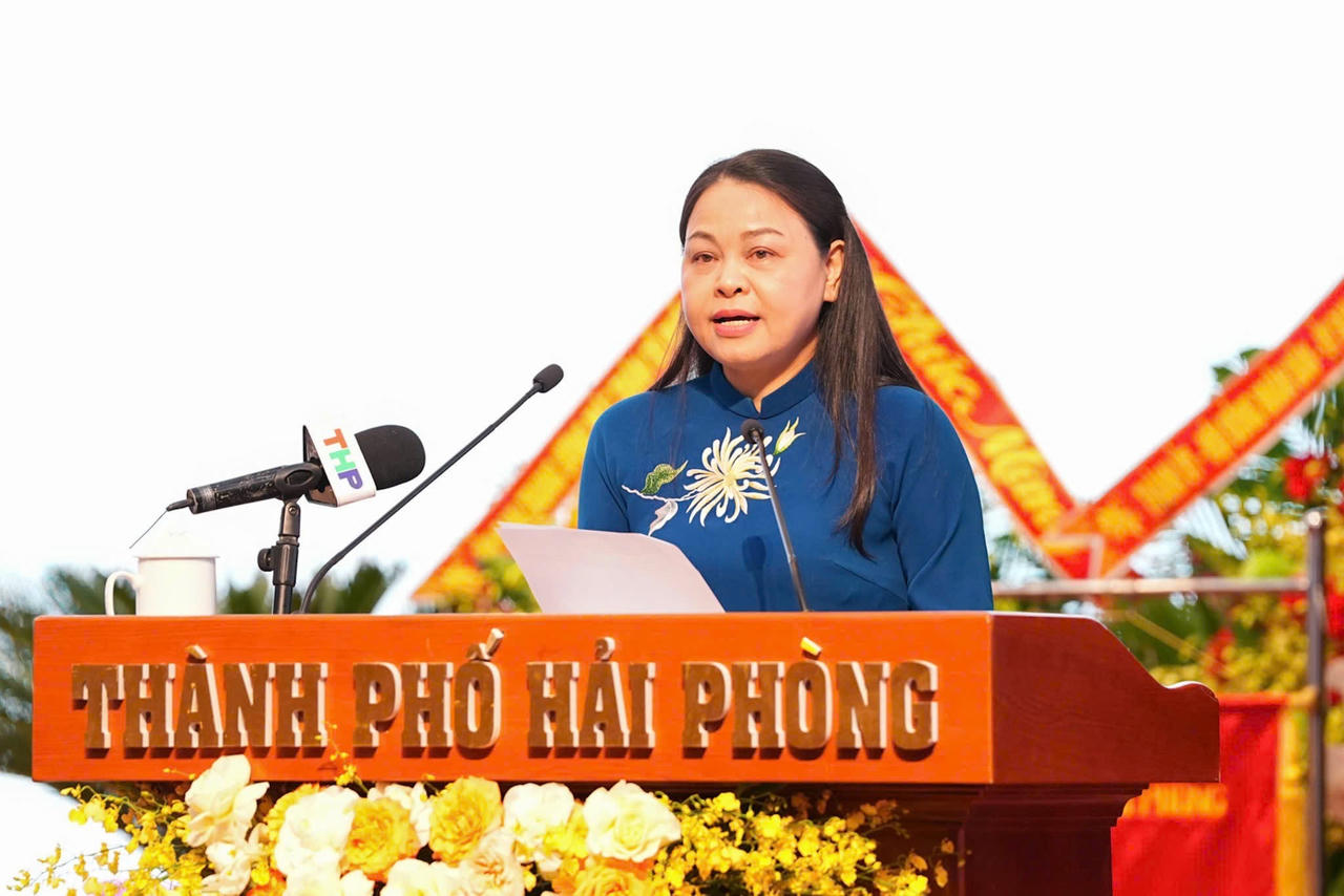 Bà Nguyễn Thị Thu Hà, Ủy viên Trung ương Đảng, Phó Chủ tịch - Tổng Thư ký UBTƯ MTTQ Việt Nam phát biểu chỉ đạo tại Đại hội.