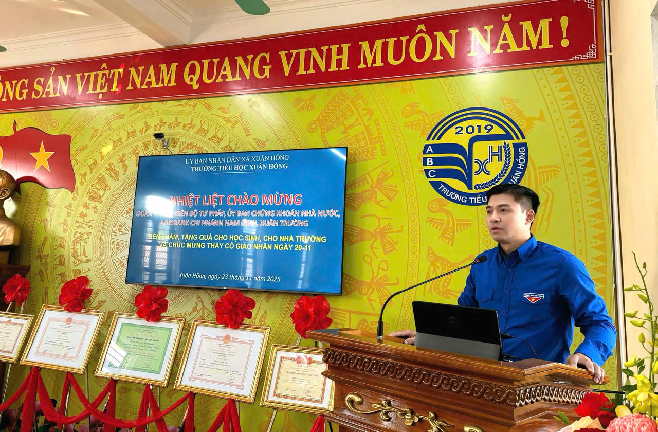 Ông Trịnh Xuân Tùng, Ủy viên BCH Đảng bộ, Ủy viên BCH Đoàn Thanh niên Chính phủ, Bí thư Đoàn Bộ Tư pháp phát biểu