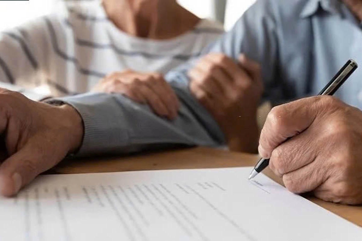 Người lập di chúc có thể ủy quyền cho người khác đi công chứng không?