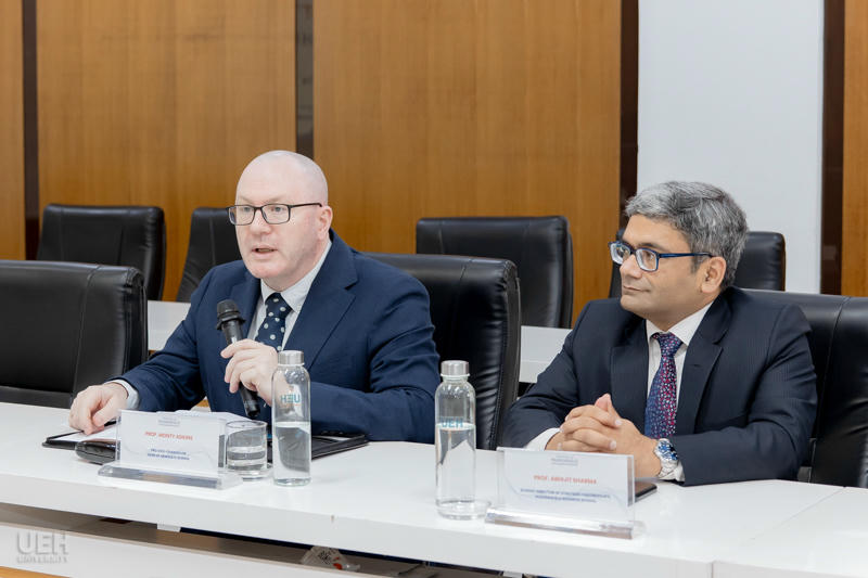 GS. Monty Adkins chia sẻ về chương trình hợp tác giữa hai trường.&nbsp;