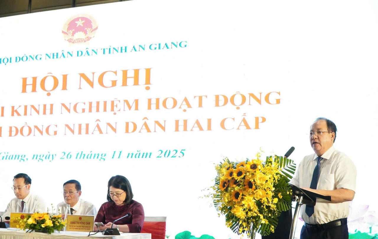 Phó Chủ tịch Thường trực UBND tỉnh Nguyễn Thanh Phong phát biểu tại Hội nghị.