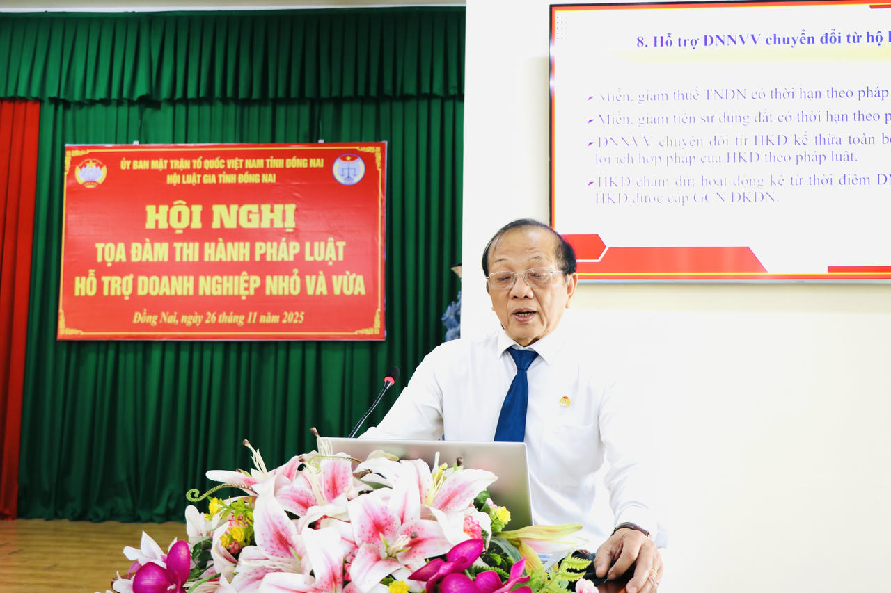 Chủ tịch Hội Luật gia tỉnh Đồng Nai Phan Văn Châu phát biểu tại chương trình.