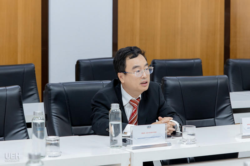 GS.TS. Võ Xuân Vinh phát biểu tại buổi lễ.