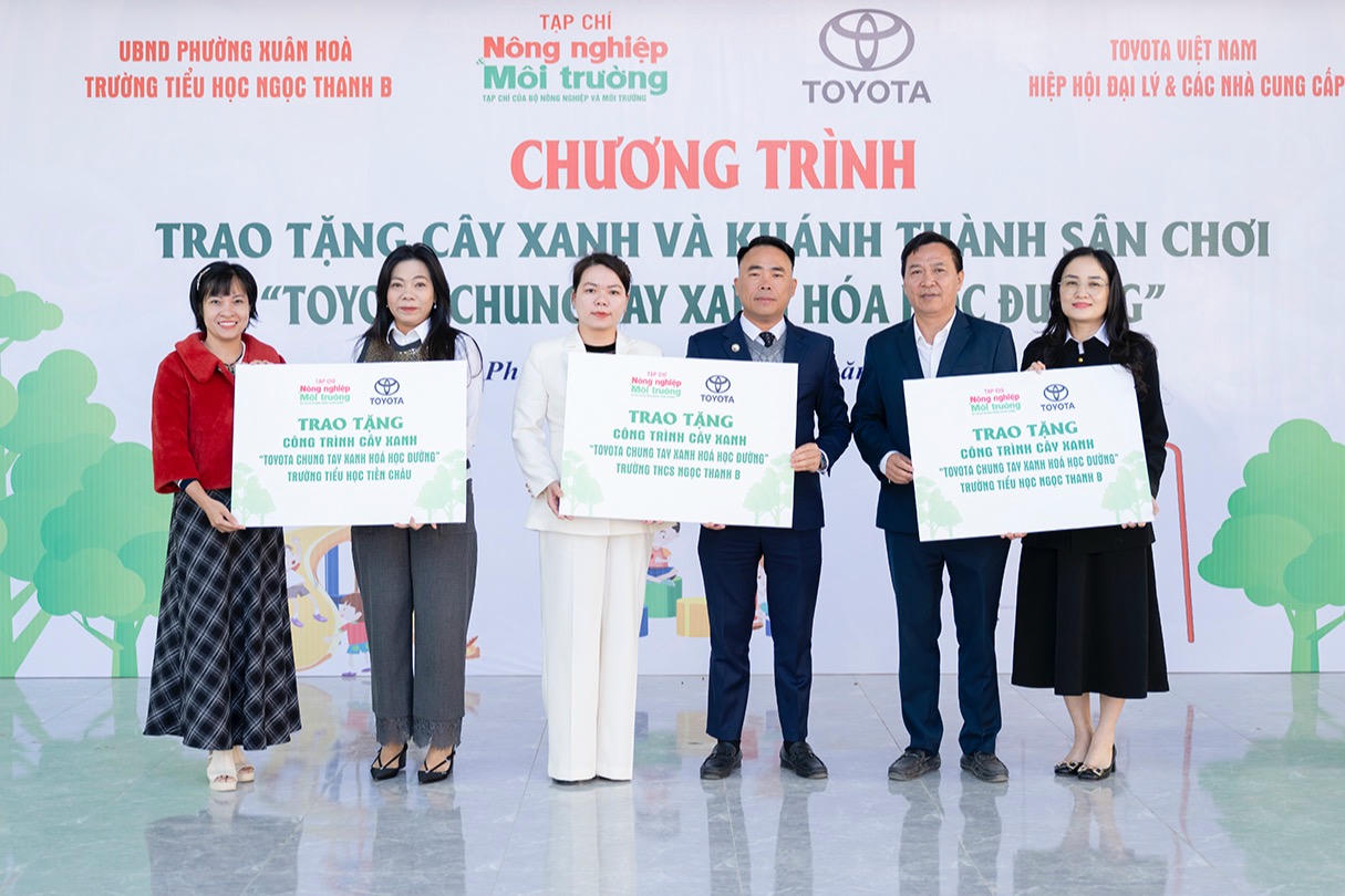 Trao tặng cây xanh và sân chơi cho trường học ở tỉnh Phú Thọ