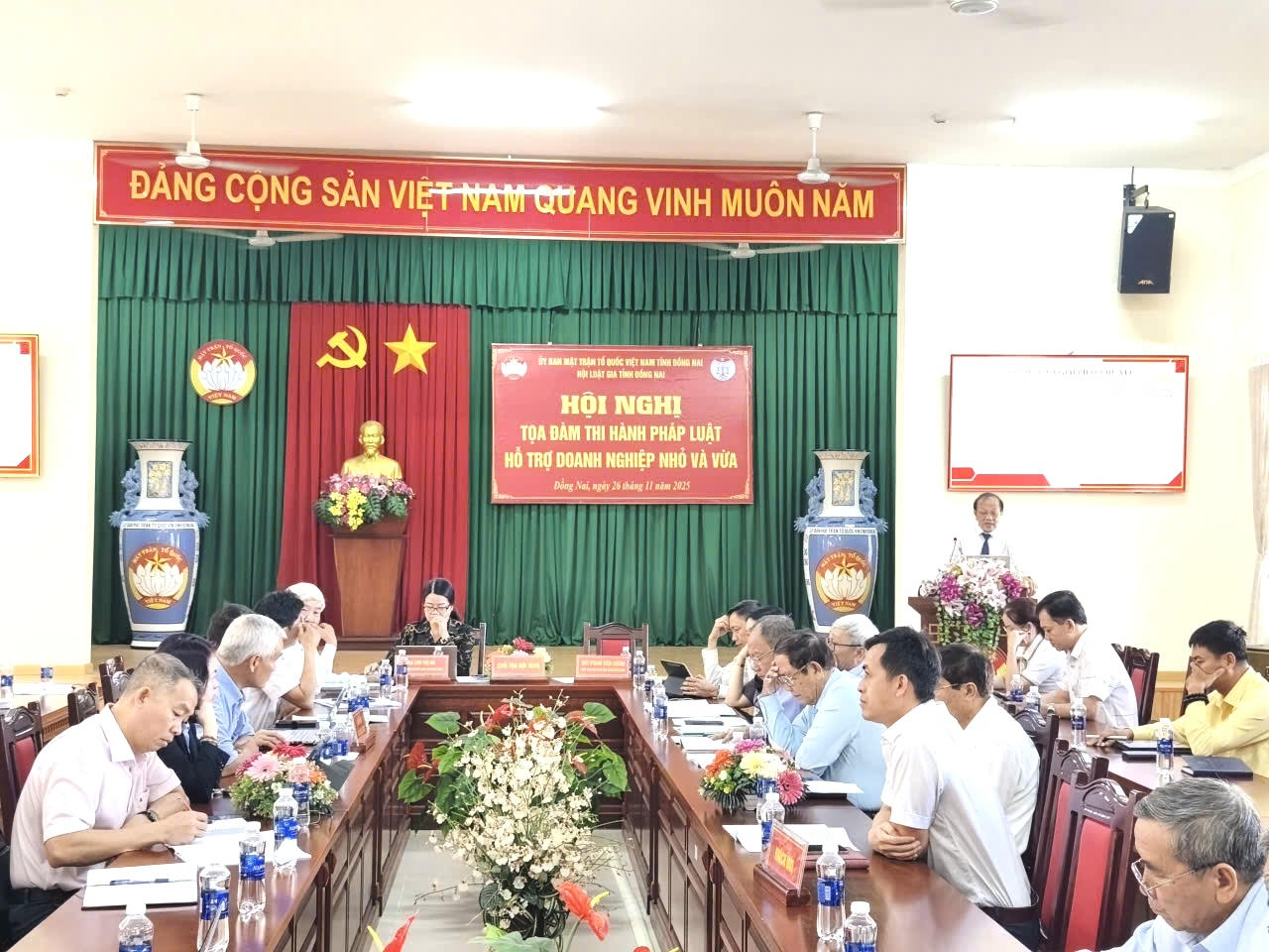 Quang cảnh buổi tọa đàm.