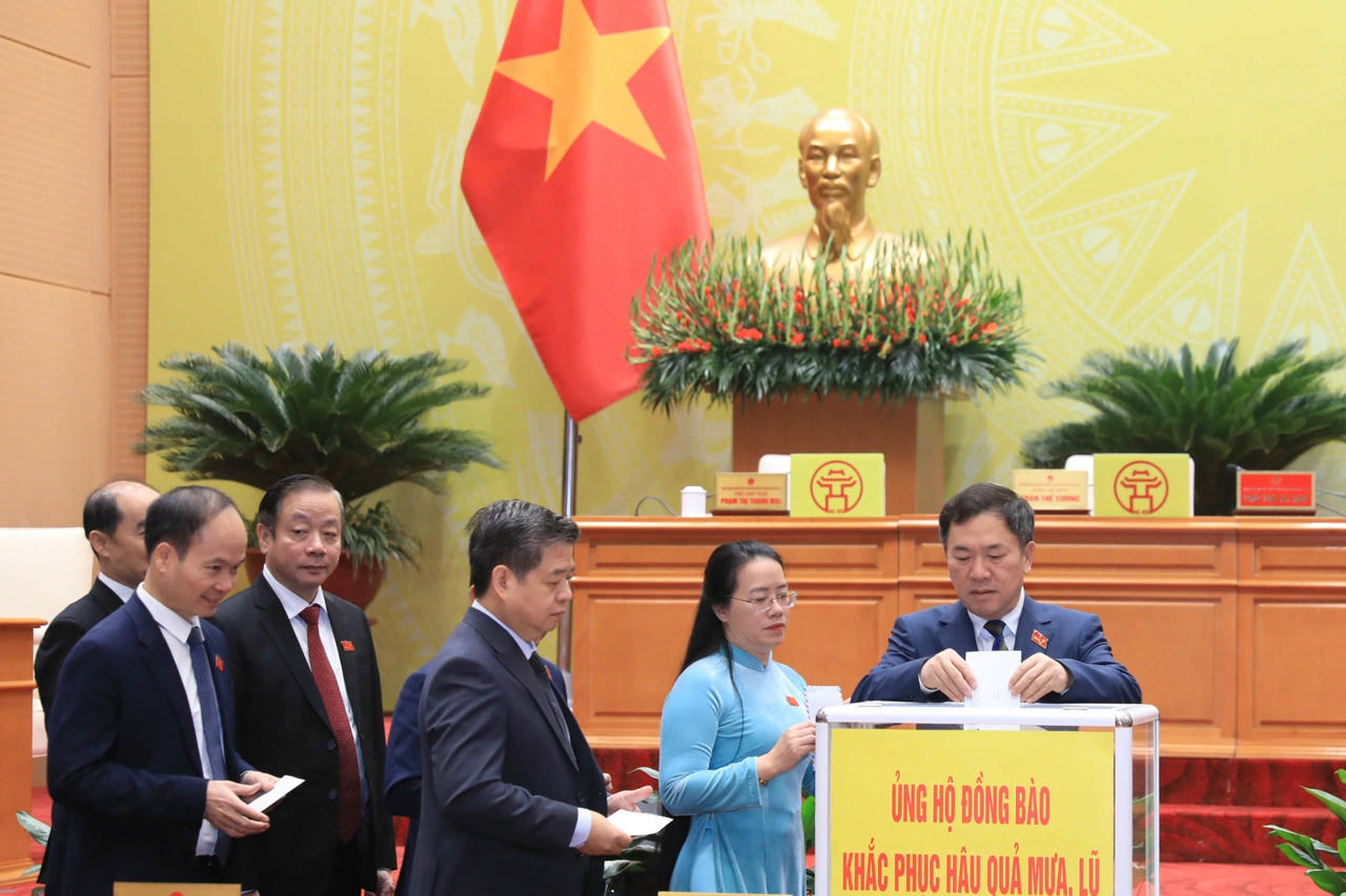 HĐND TP Hà Nội quyên góp ủng hộ đồng bào miền Trung, Tây Nguyên khắc phục hậu quả mưa lũ