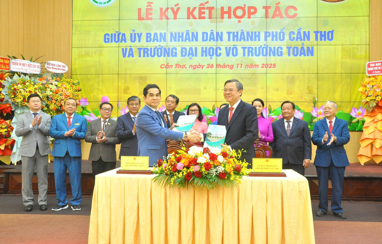 UBND TP Cần Thơ ký kết hợp tác với Trường Đại học Võ Trường Toản.
