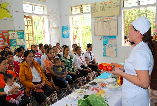 Hoạt động tư vấn dinh dưỡng với đồng bào dân tộc miền núi. (Ảnh minh họa)