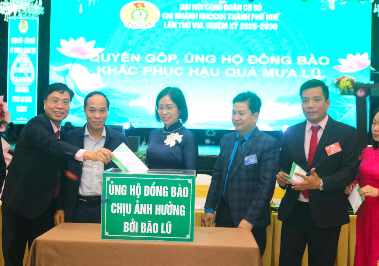 Ban Chấp hành CĐCS NHCSXH TP Huế phát động phong trào “Quyên góp ủng hộ đồng bào khắc phục hậu quả thiên tai”.