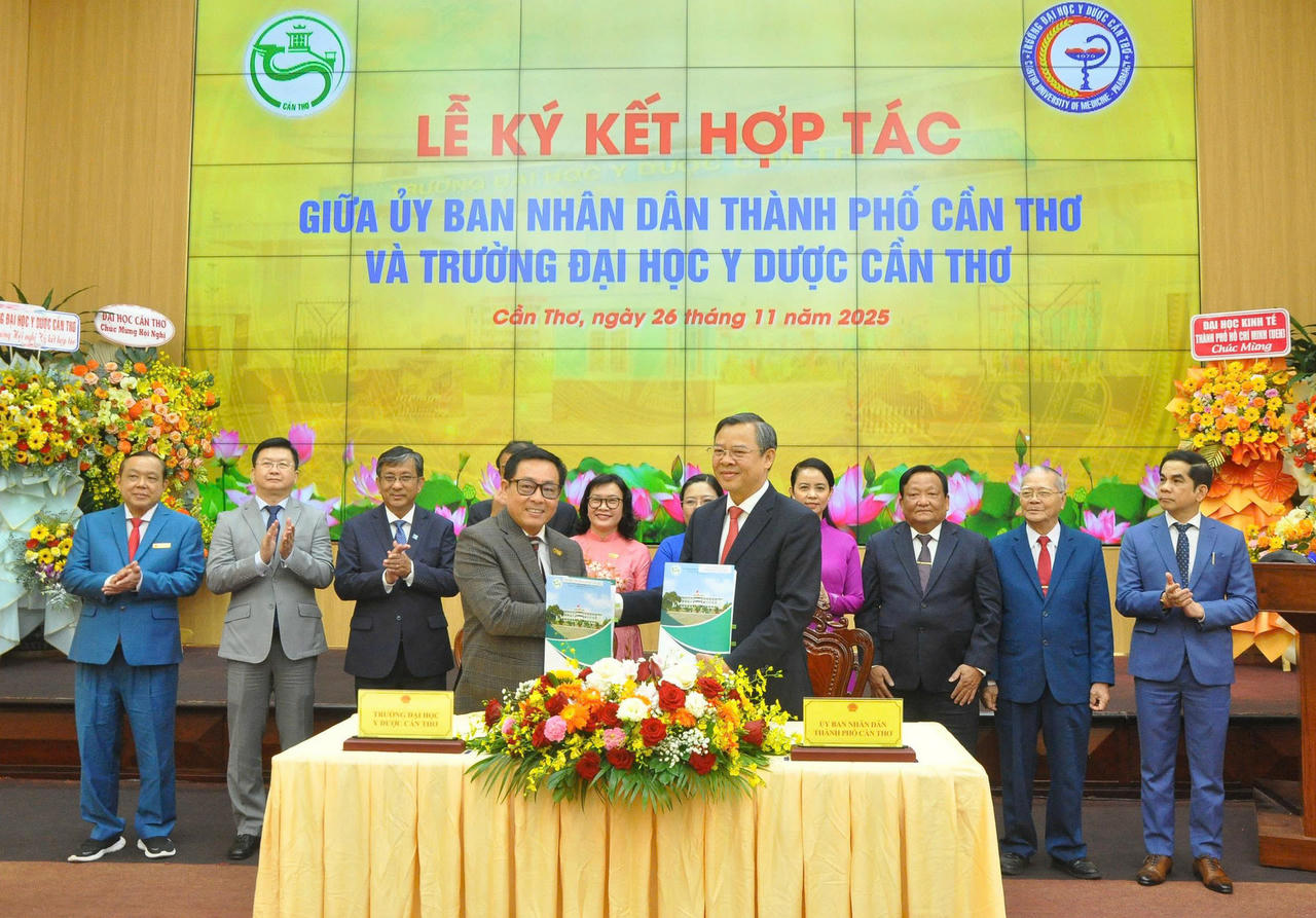 UBND TP Cần Thơ ký kết hợp tác với Trường Đại học Y dược Cần Thơ.