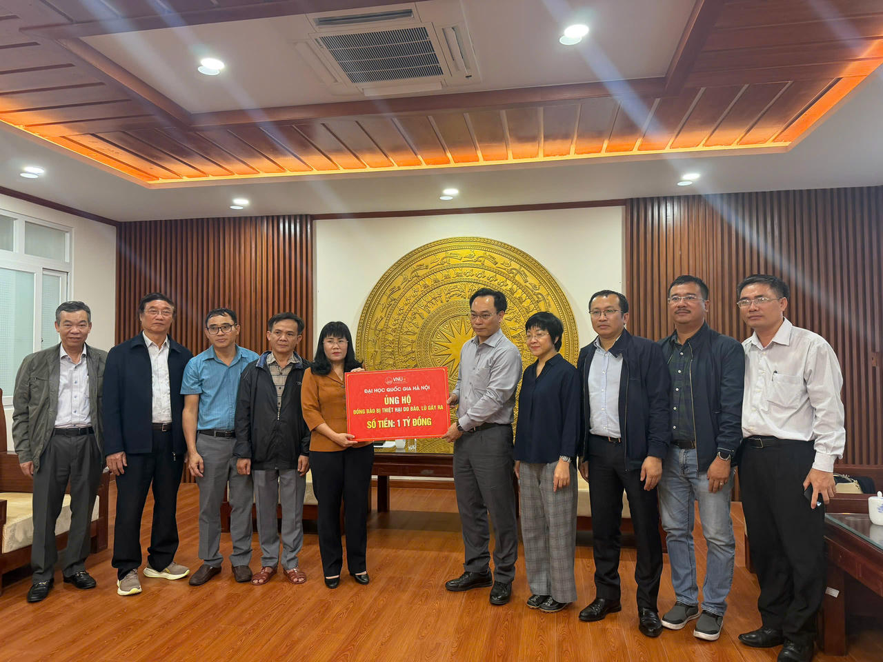 ĐH Quốc gia Hà Nội chung tay khắc phục hậu quả lũ dữ tại Đắk Lắk