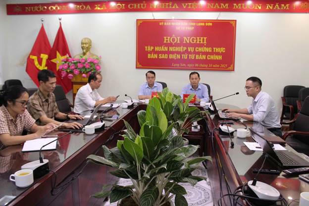 Sở Tư pháp tỉnh Lạng Sơn&nbsp;Hội nghị tập huấn trực tuyến nghiệp vụ chứng thực bản sao điện tử từ bản chính. (Ảnh: Lê Hanh)