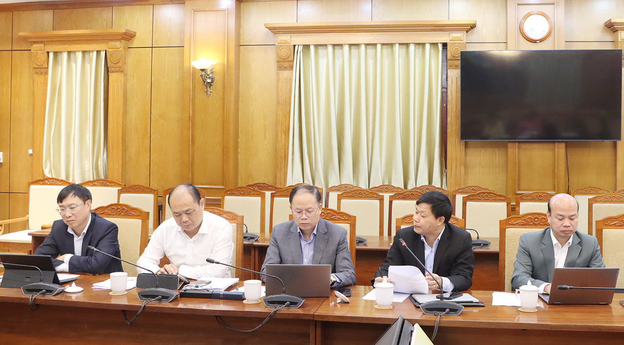 Lãnh đạo Sở Nội vụ tham dự buổi làm việc.