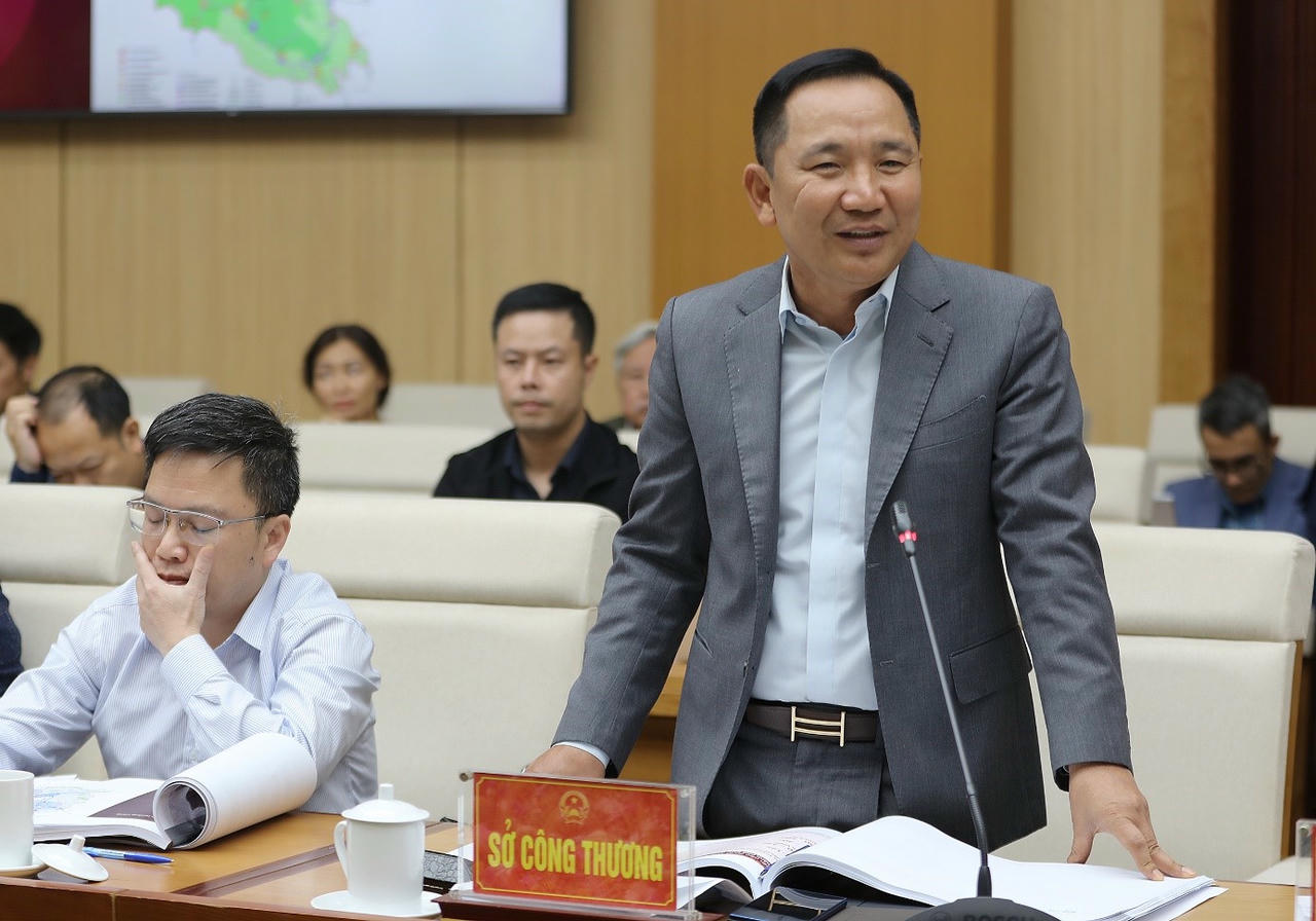 Giám đốc Sở Công Thương Trần Quang Tuấn tham gia góp ý tại hội nghị. (Ảnh: phutho.gov.vn)