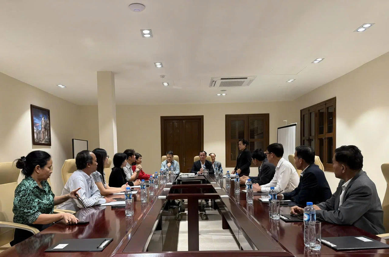 Lãnh đạo tỉnh Champasak gặp gỡ đoàn Photo tour