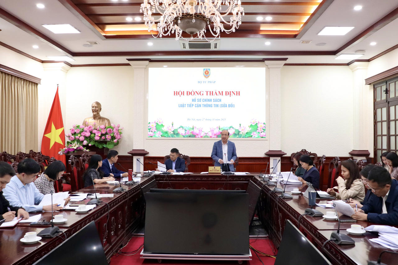 Tăng cường ứng dụng công nghệ thông tin và chuyển đổi số trong cung cấp thông tin cho người dân