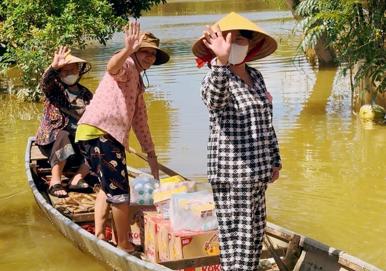 Masan Consumer vận chuyển hàng trăm tấn thực phẩm thiết yếu hỗ trợ bà con vùng lũ