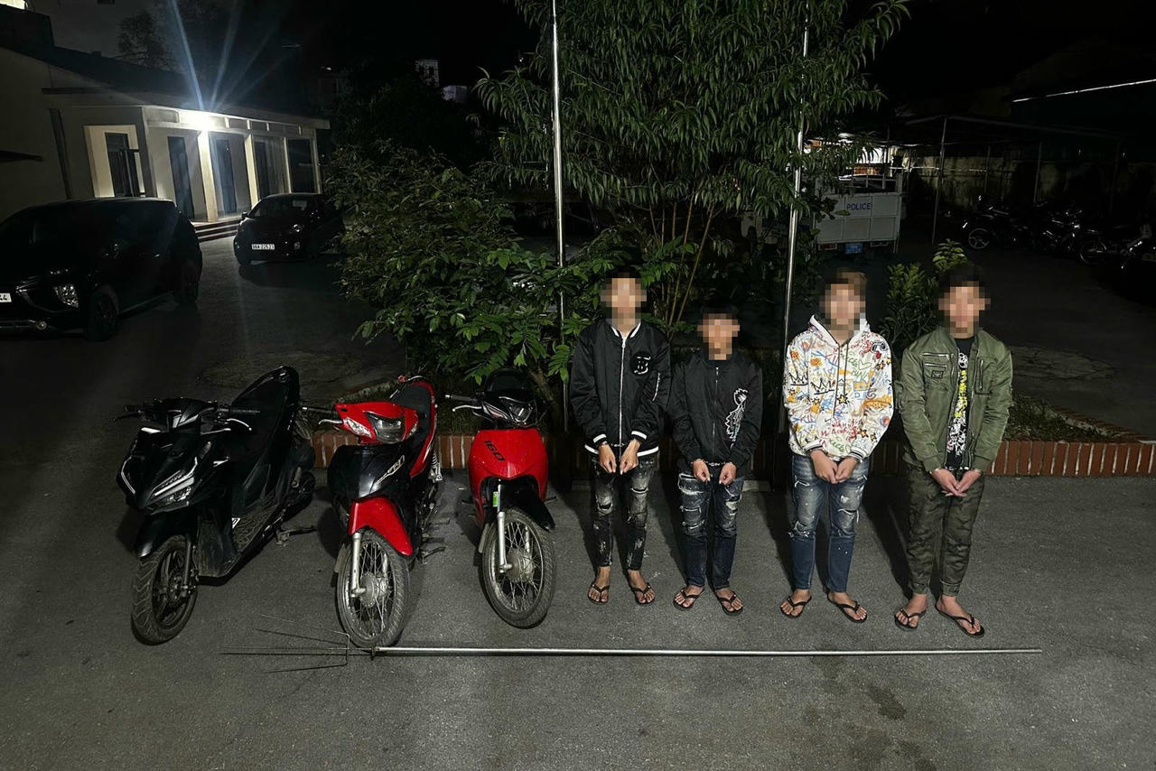 4 đối tượng sử dụng hung khí nguy hiểm cướp xe máy