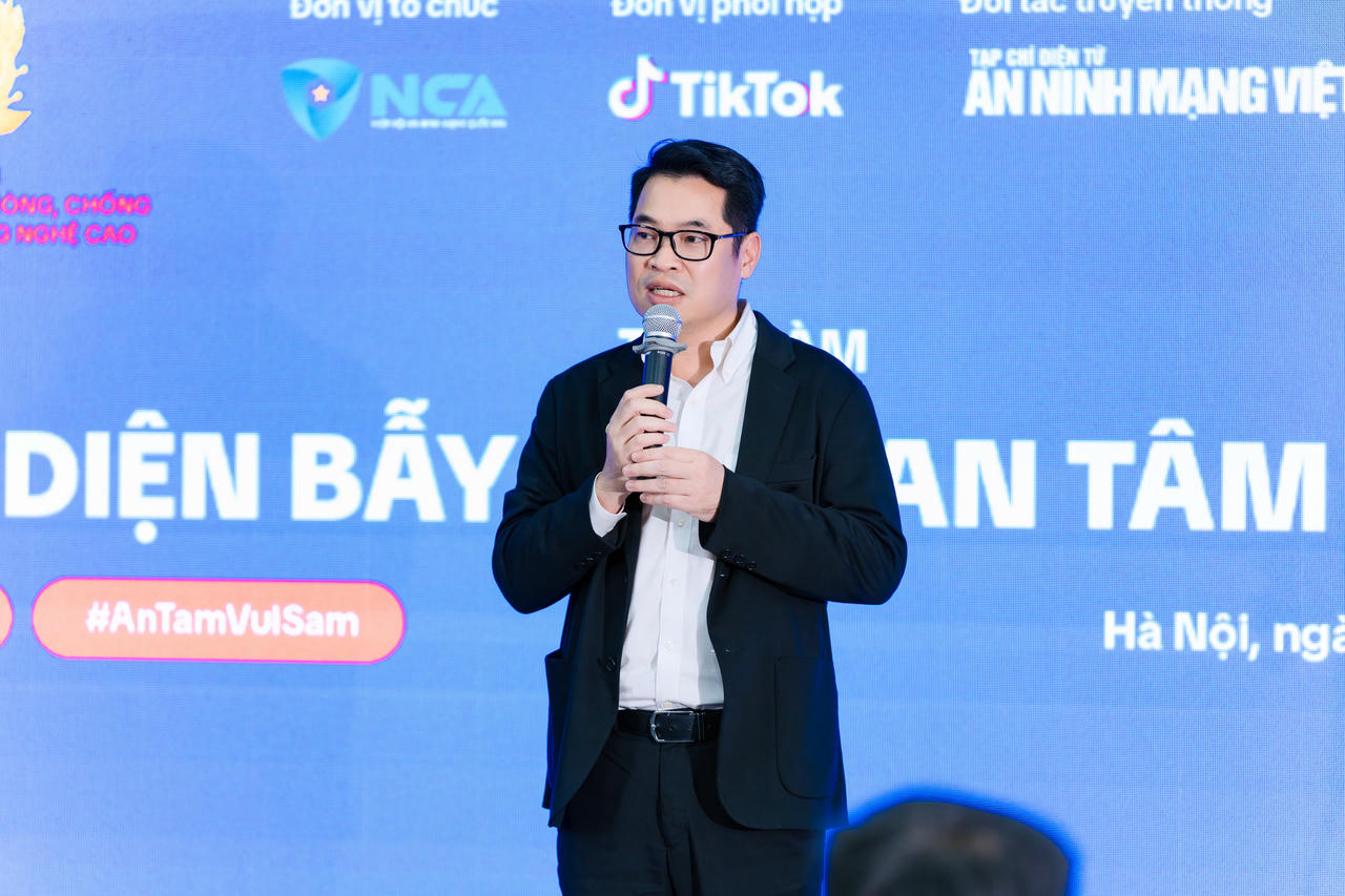 Ông Vũ Duy Hiền, Phó Tổng Thư ký kiêm Chánh Văn phòng Hiệp hội An ninh mạng Quốc gia (NCA) chia sẻ tại Tọa đàm