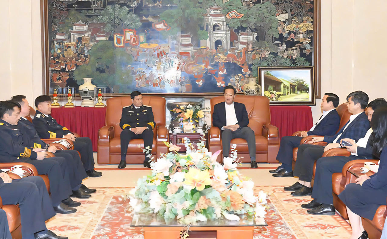 Quang cảnh buổi tiếp và làm việc.