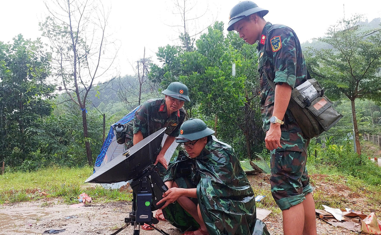 Giữ vững mạch thông tin để ổn định lòng dân trong bão lũ