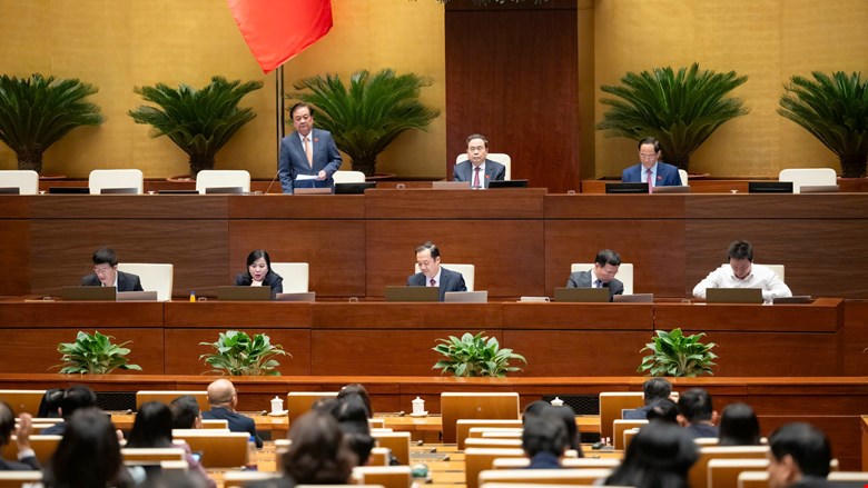 Phó Chủ tịch Quốc hội Lê Minh Hoan điều hành nội dung phiên họp.