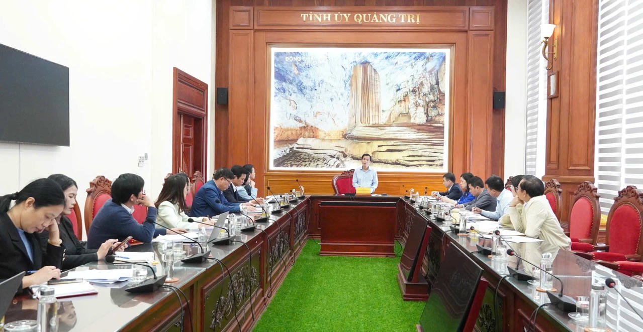 Bí thư Tỉnh ủy Nguyễn Văn Phương đặt vấn đề tại buổi làm việc.