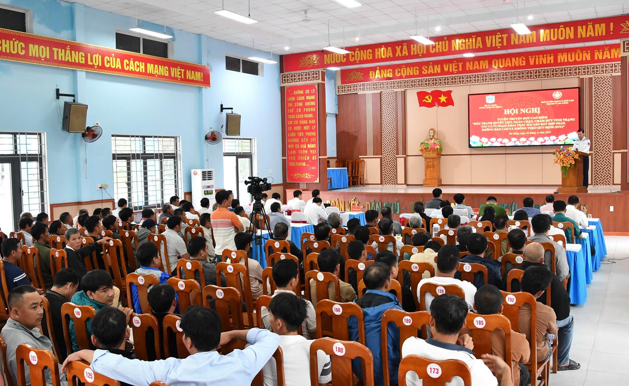 Quang cảnh buổi tuyên truyền IUU tại xã Thăng An.