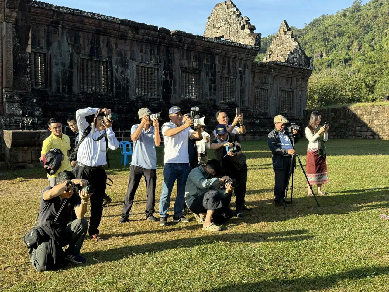 Các nhiếp ảnh gia tác nghiệp tại đền Wat Phou