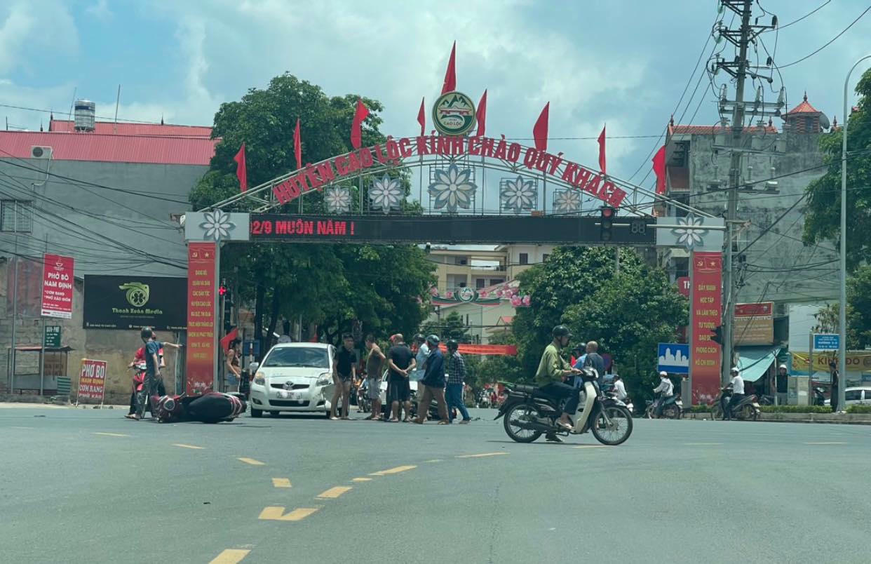 Nhiều điểm giao cắt giữa Quốc lộ 1A với đường dân sinh ở thành phố Lạng Sơn (cũ) như Cây xăng Yên Trạch, Ngã tư Mỹ Sơn, Ngã tư Cao Lộc... cũng thường xuyên xảy ra tai nạn.