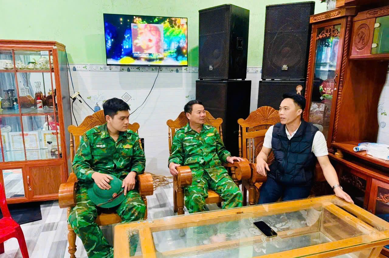 Đồn Biên phòng Vũng Rô chủ động tuyên truyền, vận động người dân phòng tránh bão số 15