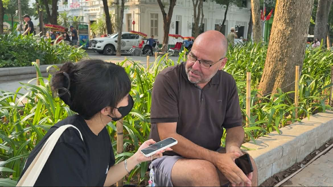 Steven bày tỏ sự bất ngờ với phóng viên khi xem MV “Chèo mở lái ra” được ứng dụng bằng công nghệ AI.
