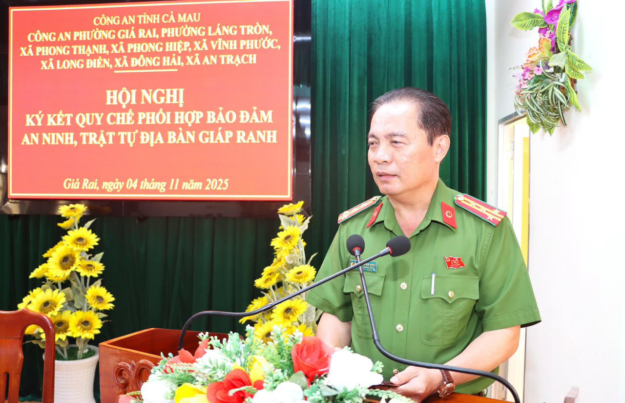 Đại tá Bùi Xuân Khởi - Phó Giám đốc Công an tỉnh Cà Mau, phát biểu chỉ đạo tại Hội nghị.