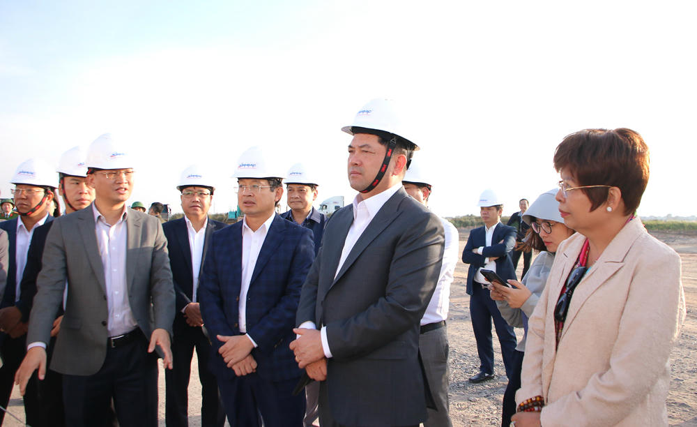 Bí thư Tỉnh ủy Bắc Ninh Nguyễn Hồng Thái cùng đoàn công tác khảo sát thực địa thực hiện dự án Khu công nghiệp Quế Võ mở rộng 2.