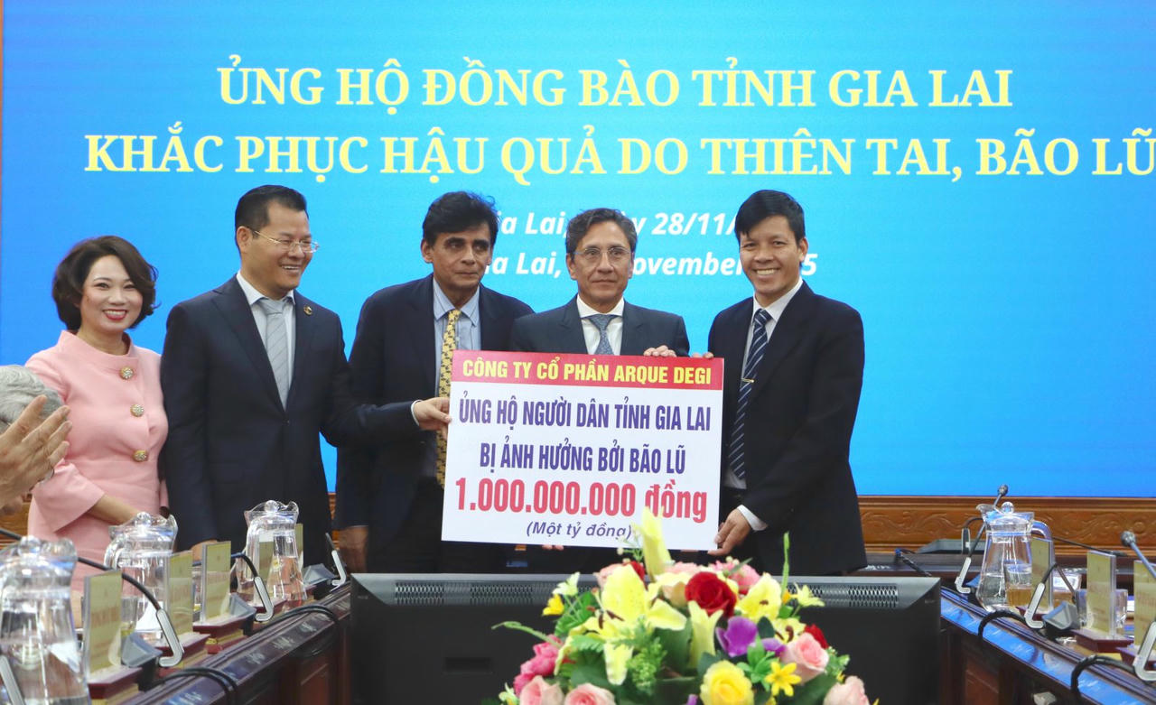Công ty Cổ phần Arque Degi trao hỗ trợ 1 tỷ đồng để chung tay cùng tỉnh Gia Lai khắc phục thiệt hại do thiên tai.