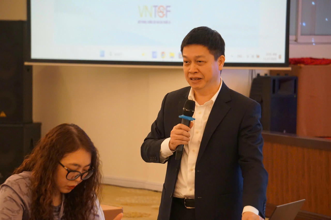 Đại diện CDC Tây Ninh trình bày tham luận tại hội thảo.